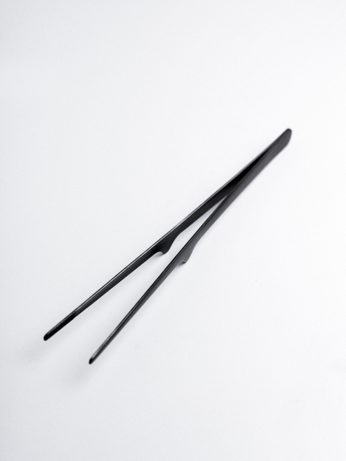 GESTURA Stando Gunmetal Tweezer
