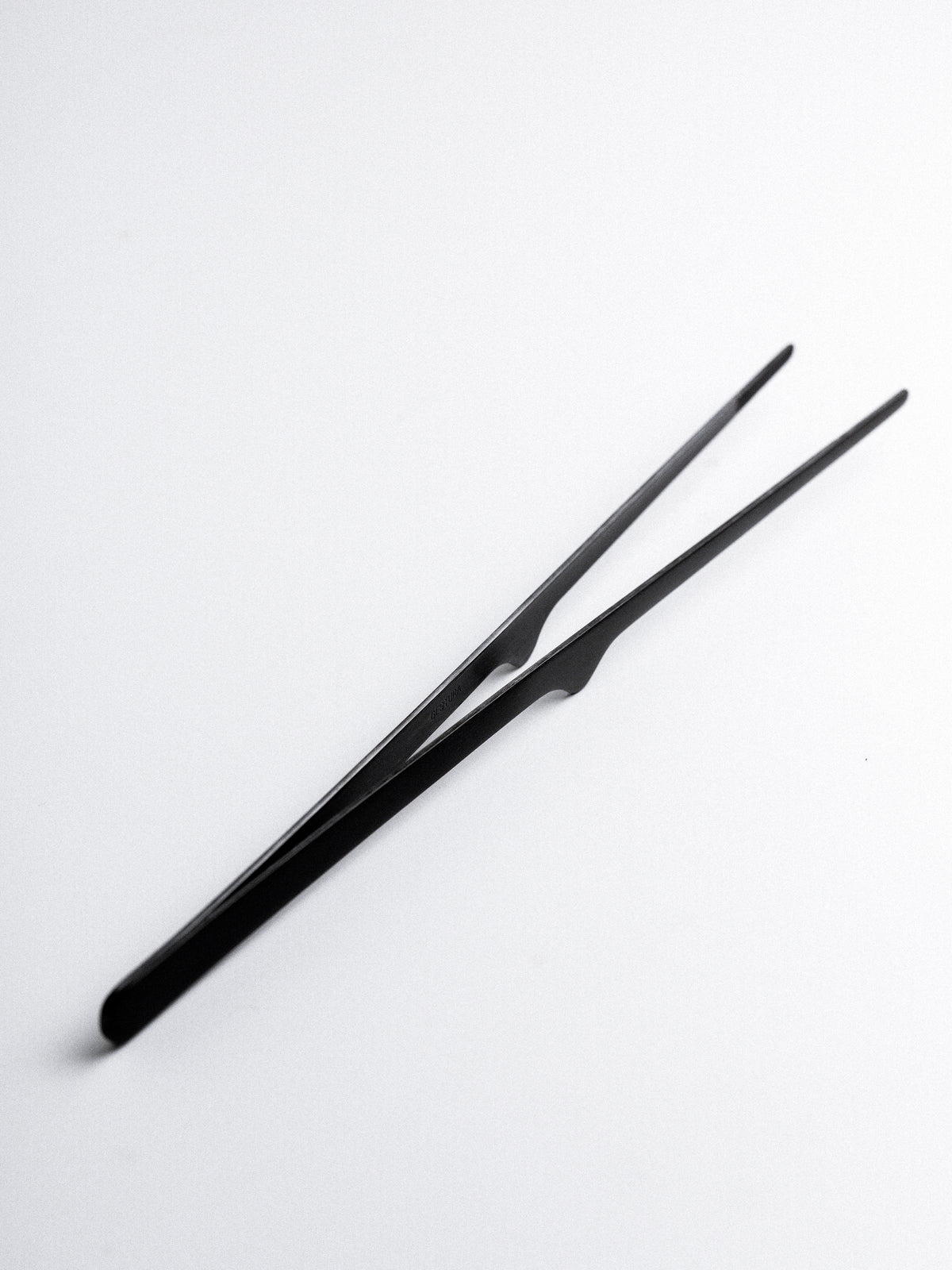 GESTURA Stando Gunmetal Tweezer